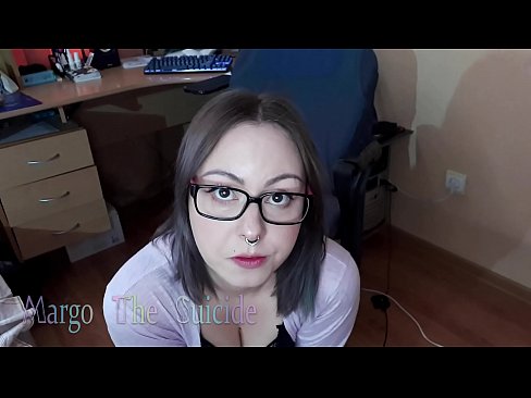 ❤️ Seksīga meitene ar brillēm sūc dildo dziļi kamerā Sekss video pie porno lv.pornburst.ru