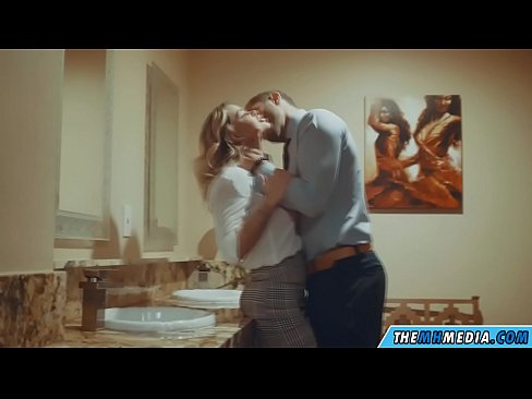 ❤️ Kad krūtiska blondīne pavedina tevi publiskā tualetē Sekss video pie porno lv.pornburst.ru